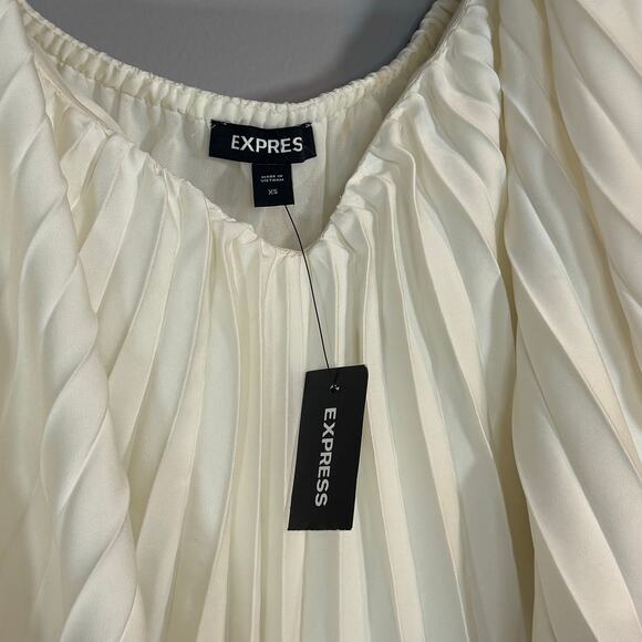 Express Off-White Pleated Crop Top NWT  XS - Picture 6 of 6